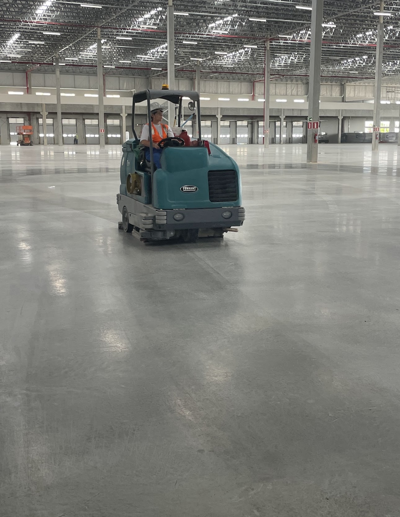 Limpeza de Piso Industrial (Galpão)