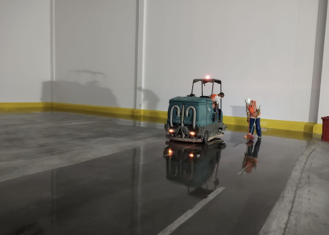 Limpeza mecanizada de piso